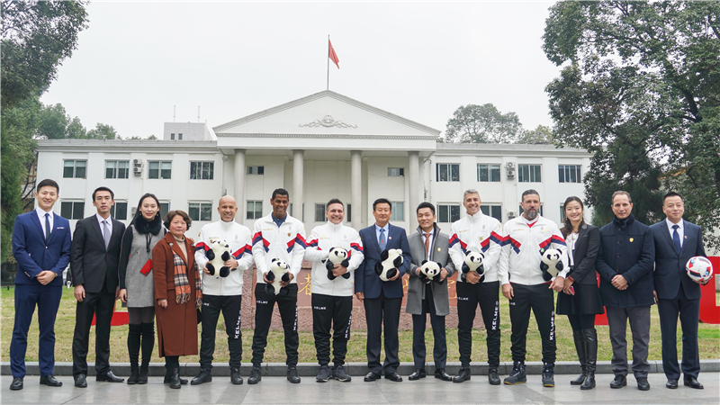 传奇球星走进成体